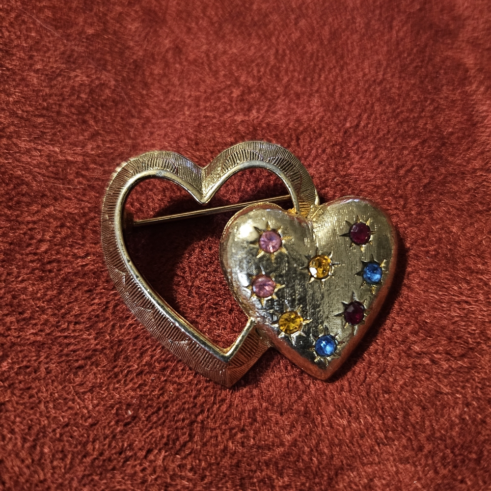 Vintage Emmons Double Heart Brooch 8 Multicolor Rhinestones Gold Tone 1.5" wide